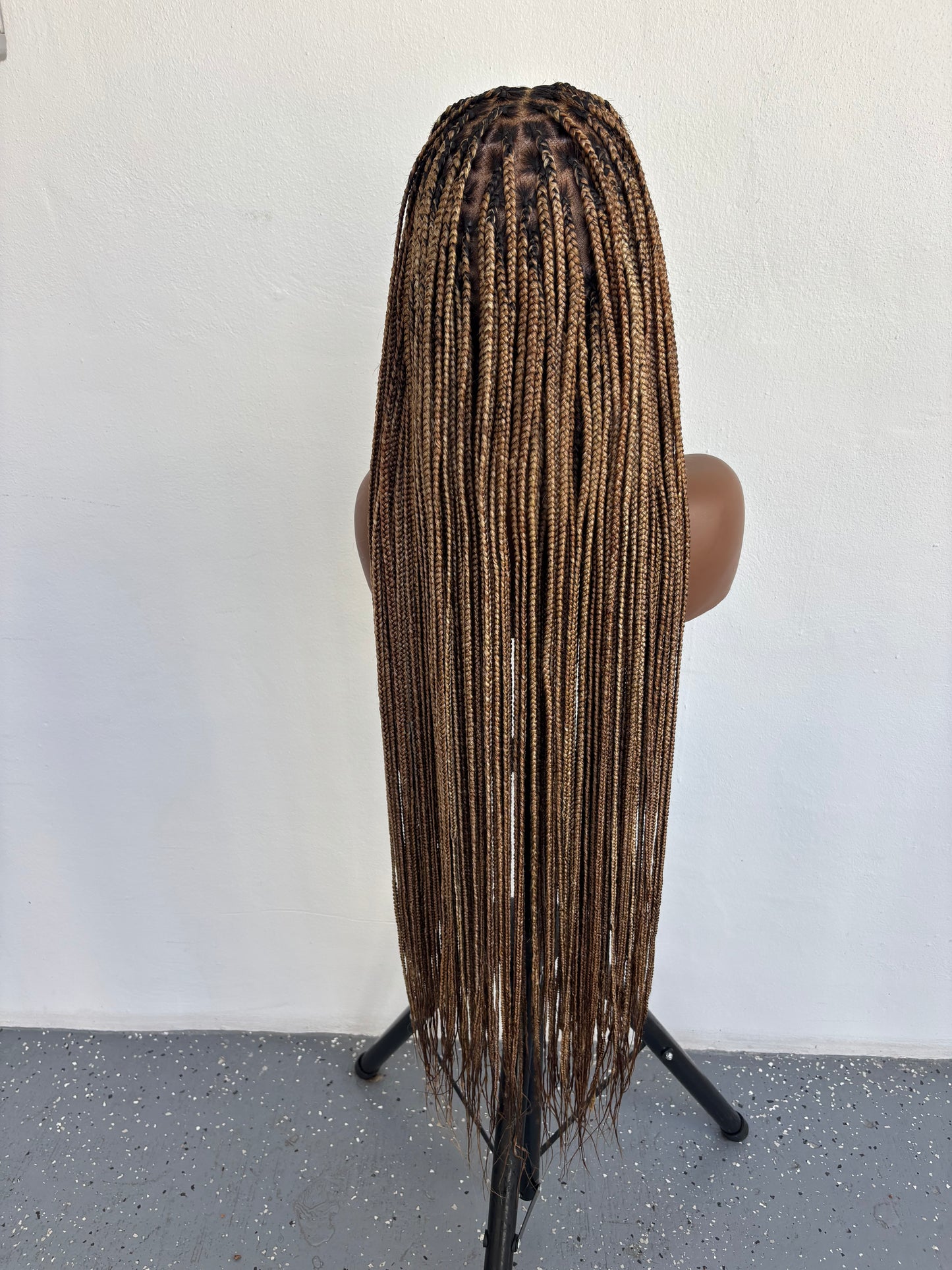 Small Blond-mix Knotless Wig