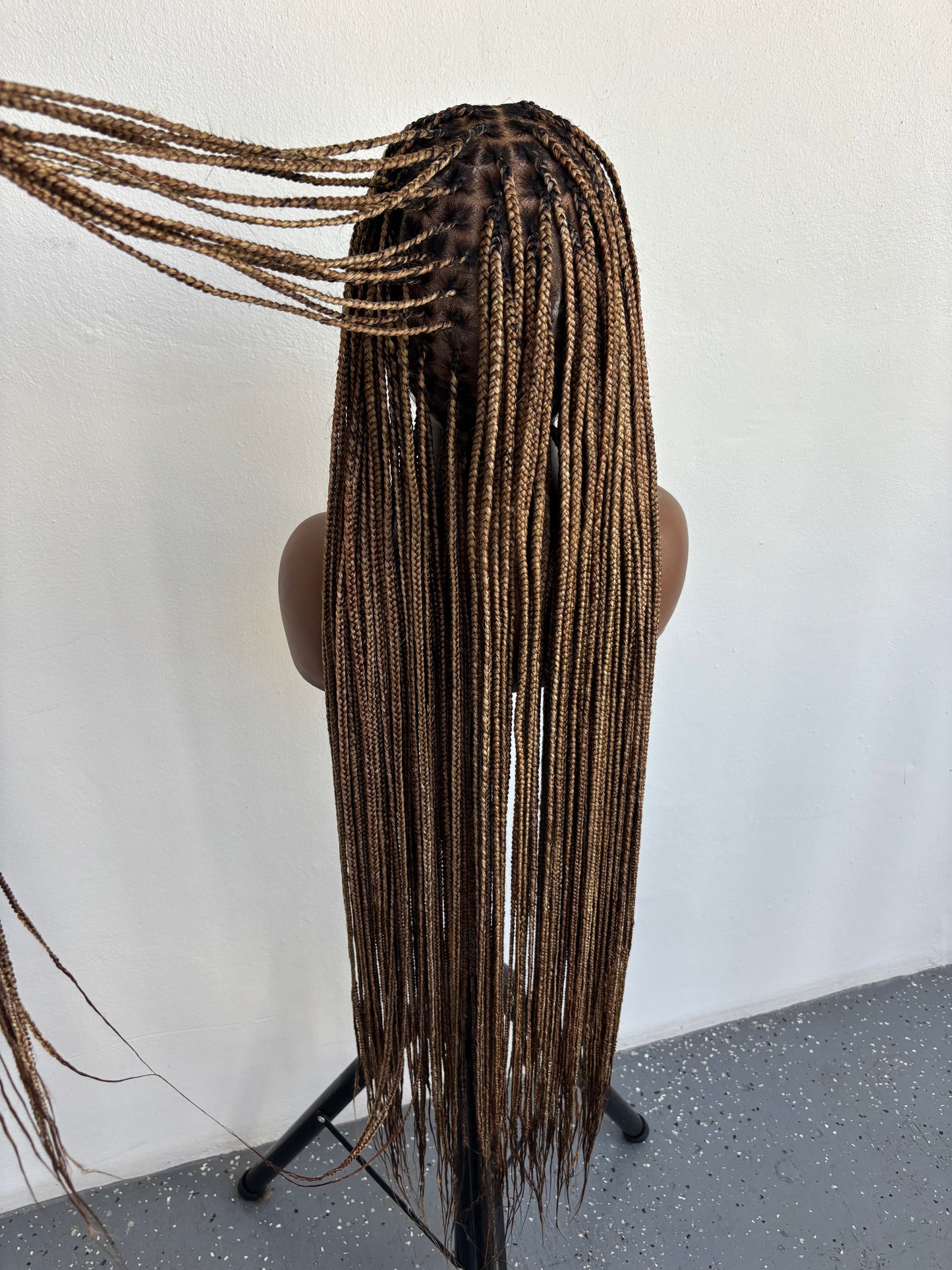 Small Blond-mix Knotless Wig