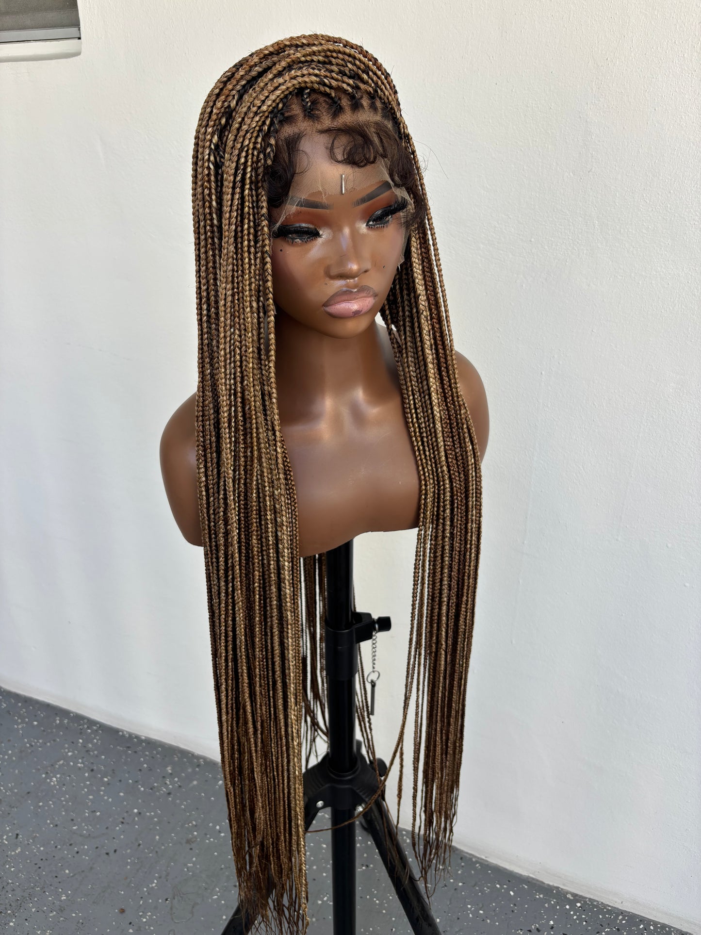 Small Blond-mix Knotless Wig